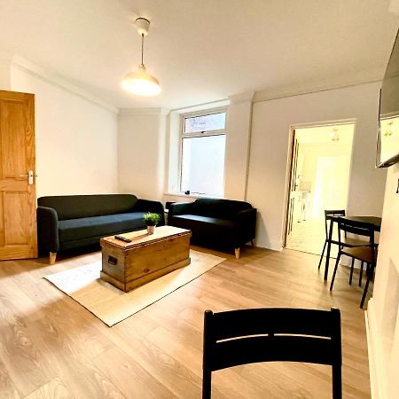 Huge Serviced Apartment With Free Parking Jesmond Bagian luar foto